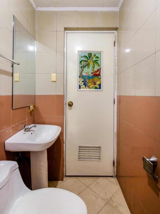 Oyo 831 Casa Maria Hotel Manila Esterno foto